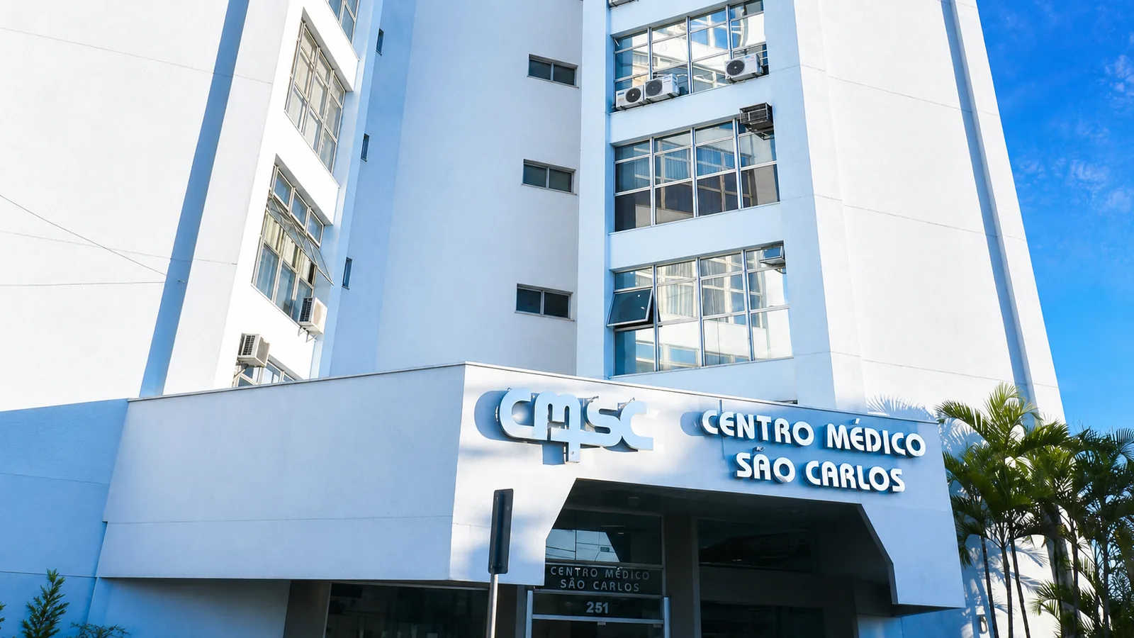 Fachada do Centro Médico São Carlos, onde fica a unidade SerAudi São Carlos